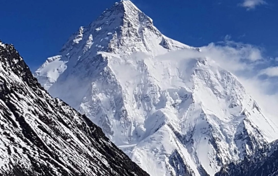 K2 ANA KAMPINA YÜRÜYÜŞ VE GONDOGORA BUZULU GEÇİŞİ (5.650 m)